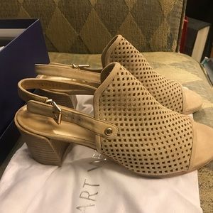 Brand new Stuart Weitzman Slingbacks